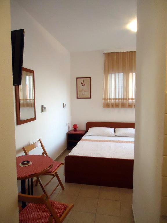 Apartments Mandic Tučepi Habitación foto