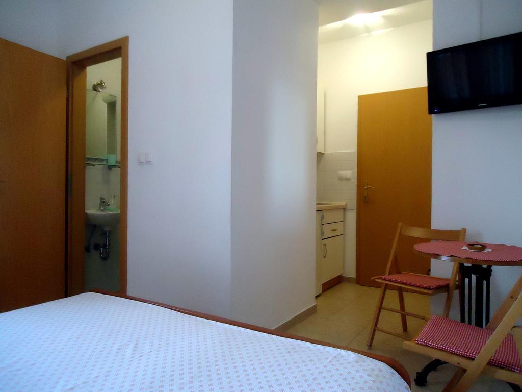 Apartments Mandic Tučepi Habitación foto