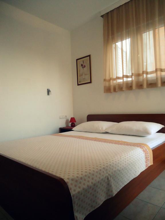 Apartments Mandic Tučepi Habitación foto