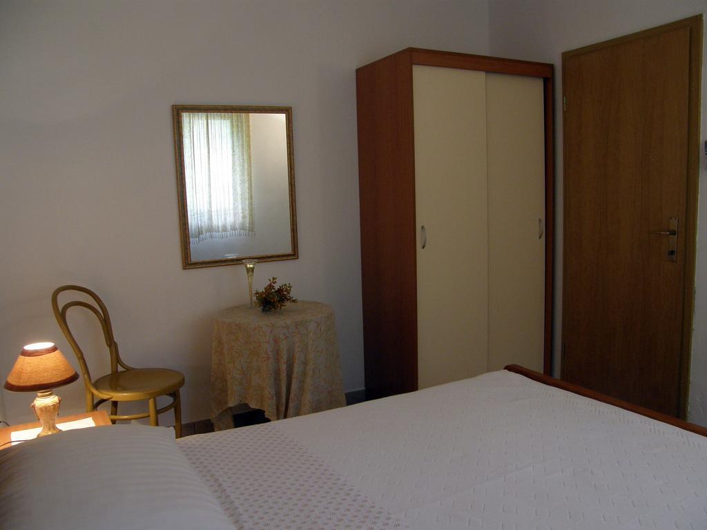 Apartments Mandic Tučepi Habitación foto