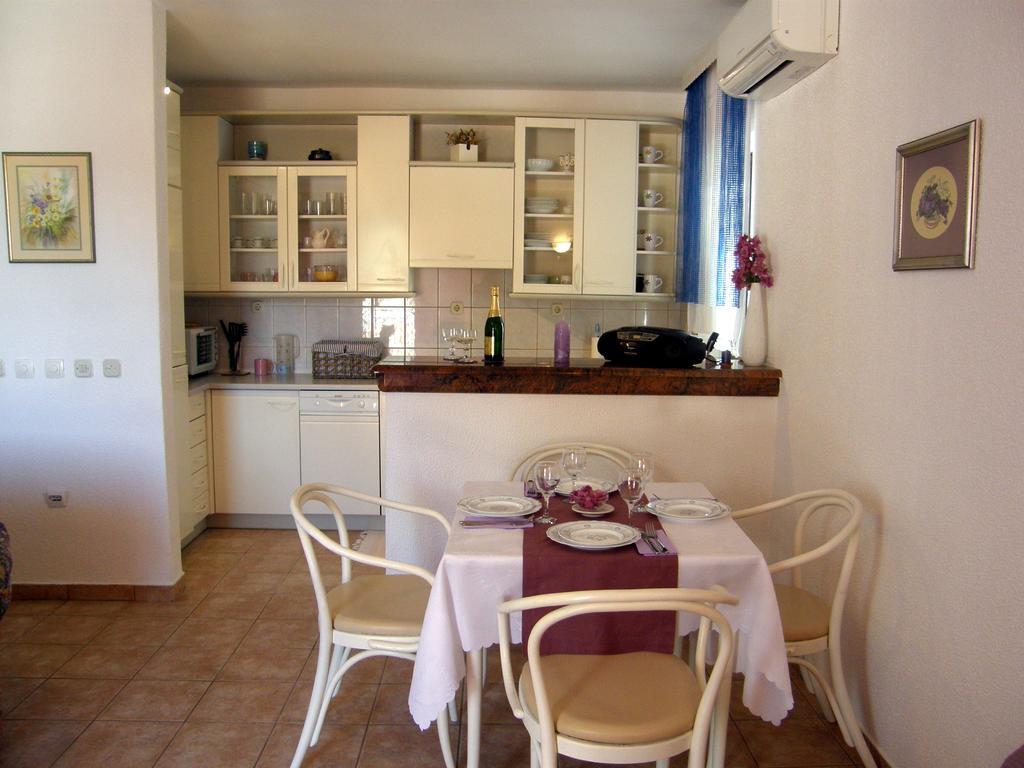 Apartments Mandic Tučepi Habitación foto